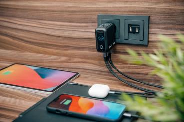 Preview: Verbatim Mini GaN Charger 140W with Display