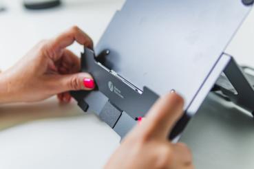 Bakker Elkhuizen Laptop und Tablet Halterung FlexTop 170 Dark Grey