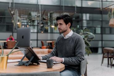 Bakker Elkhuizen Laptop und Tablet Halterung FlexTop 170 Dark Grey