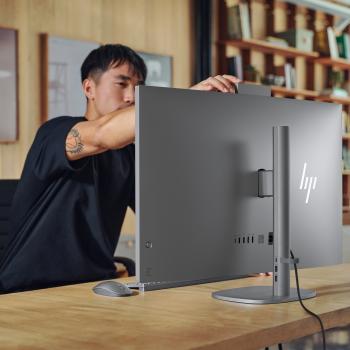 Preview: HP OmniStudio X 32-c1173ng All-in-One PC | Intel Core Ultra 7 256V | 16GB LPDDR5x | 1TB PCIe SSD | 31,5" 4K UHD IPS | Intel Arc | Copilot+ | Windows 11 Home