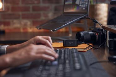 2TB Kingston XS1000 USB 3.2 Gen2 Black