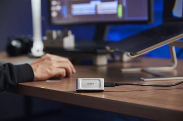 2TB Kingston XS2000 USB 3.2 Gen2 Grau