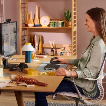 Logitech Lift Ergonomische Vertikalmaus – Kabellos & Bluetooth | 4000 DPI | Für Rechtshänder – Schwarz