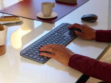 Logitech MX Keys Wireless Tastatur DE QWERTZ – Business Keyboard kabellos Multi-Device beleuchtet USB-C Akku