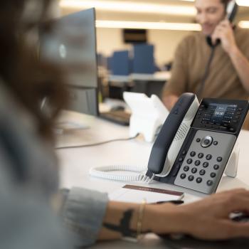 Preview: HP Poly Edge E320 IP Phone PoE