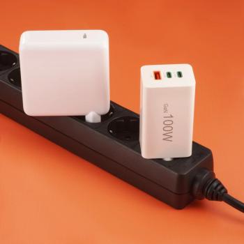 HAMA Schnellladegerät GaN 2x USB-C PD 1x USB-A QC 65W Weiss