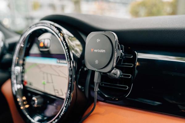 VERBATIM Charge ´n´ Drive Qi2 - magnetisches kabelloses Autoladegerät