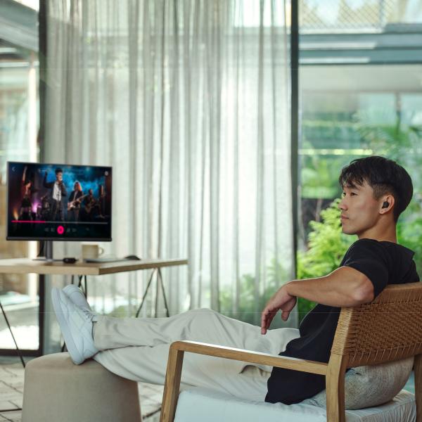HP OmniStudio X 32-c1173ng All-in-One PC | Intel Core Ultra 7 256V | 16GB LPDDR5x | 1TB PCIe SSD | 31,5" 4K UHD IPS | Intel Arc | Copilot+ | Windows 11 Home
