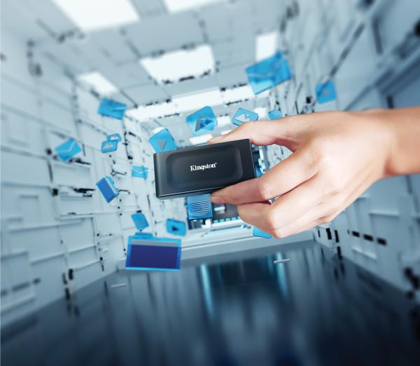 2TB Kingston XS1000 USB 3.2 Gen2 Black