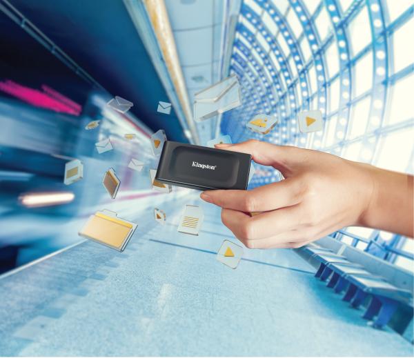 2TB Kingston XS1000 USB 3.2 Gen2 Black