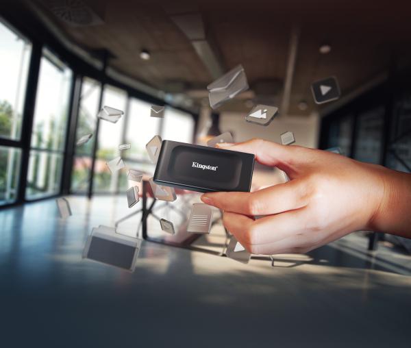 2TB Kingston XS1000 USB 3.2 Gen2 Black