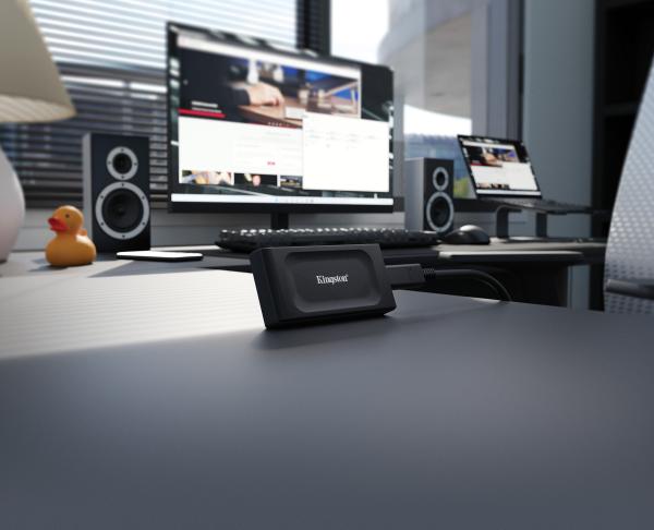 2TB Kingston XS1000 USB 3.2 Gen2 Black