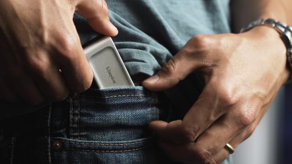 2TB Kingston XS2000 USB 3.2 Gen2 Grau