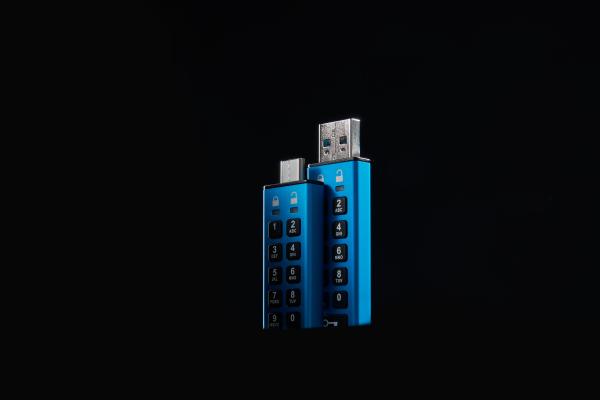 STICK 64GB Kingston IronKey Keypad 200C AES-256 USB-C retail